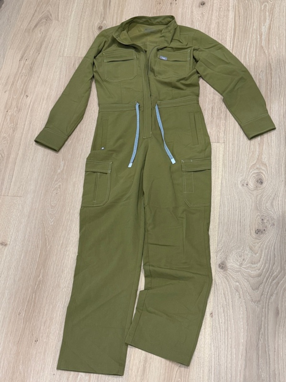Never worn - Figs scrubsuit Martini Green Chantal Women's Small